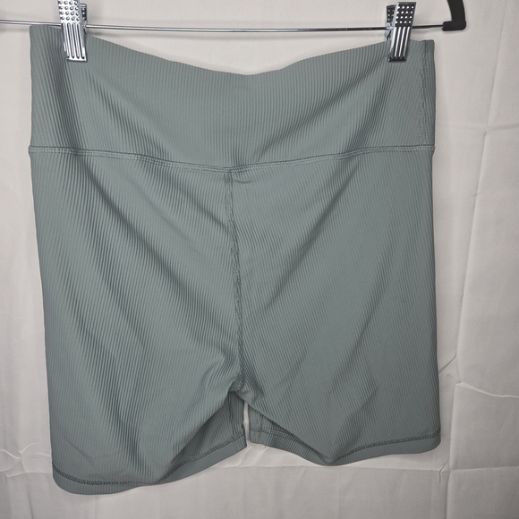 Large Old Navy Sage Green Ribbed Athletic Shorts Like New Condition Athleisure - Picture 5 of 5